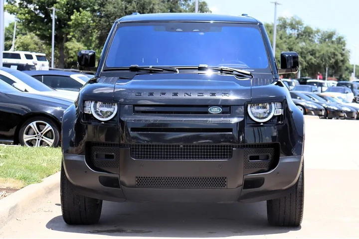 $38998 : 2023 Defender S image 4