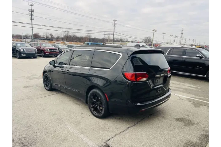 $9850 : 2017 Pacifica Touring Plus image 5