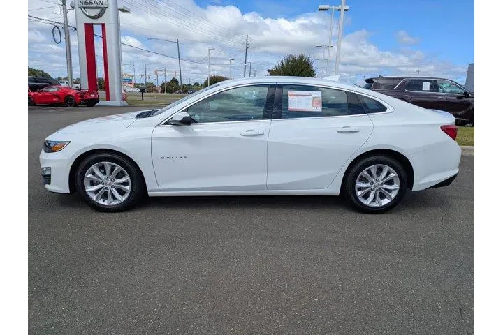 $17975 : Chevrolet Malibu 2023 LT 4dr image 9