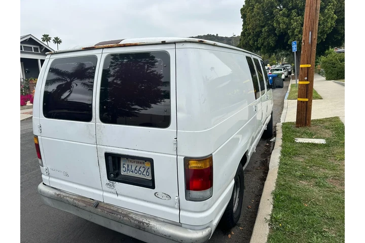 $6000 : Vendo van en buen estado image 1