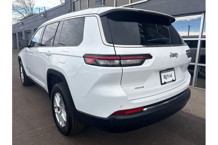 $34995 : 2023 Grand Cherokee L Laredo image 5