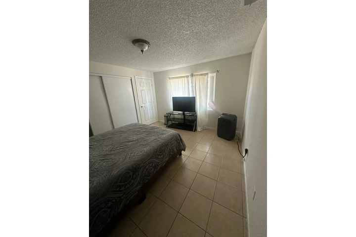 $800 : RENTO RECAMARA EN HESPERIA image 3