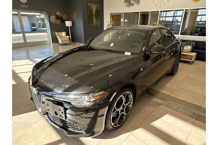 $27990 : Alfa Romeo Giulia 2022 AWD T image 7