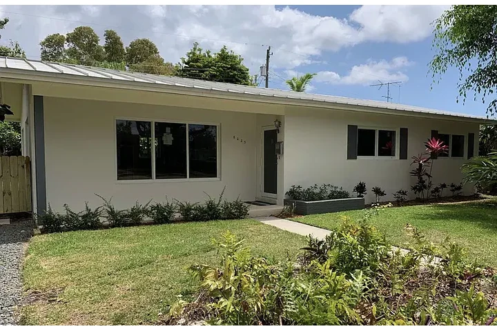 $2200 : HOUSE FOR RENT IN MIAMI FL image 3