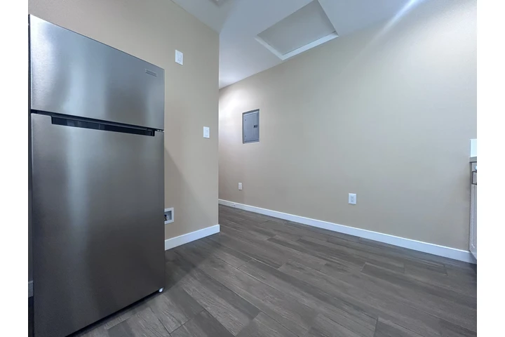 $2100 : Se Renta Casa en LA zip 90015 image 9