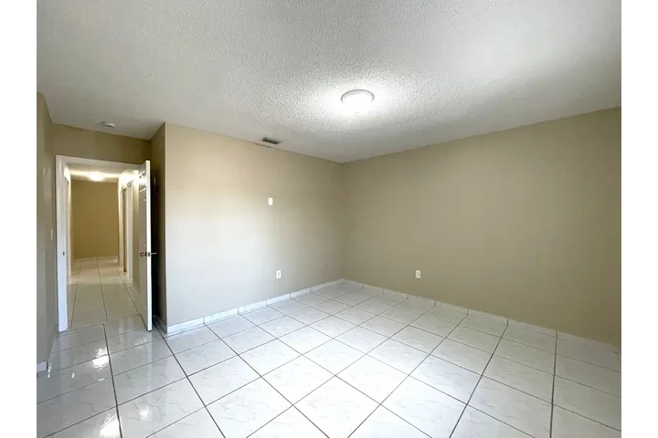 $3000 : 3 beds and 2 bath house image 8