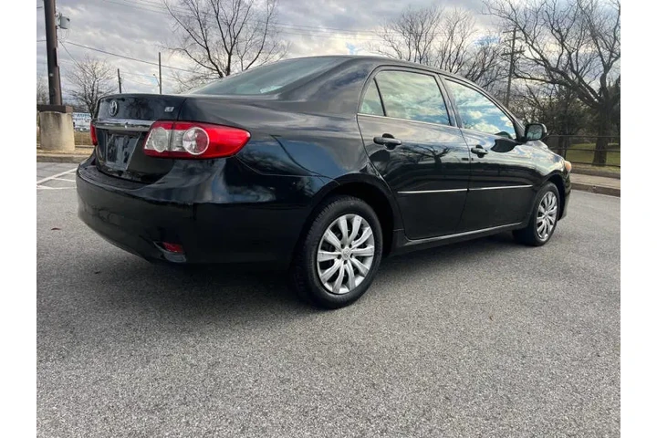 $8900 : 2013 Corolla LE image 6