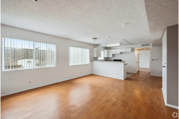 $2200 : Beautiful 2 beds 2 bath image 10