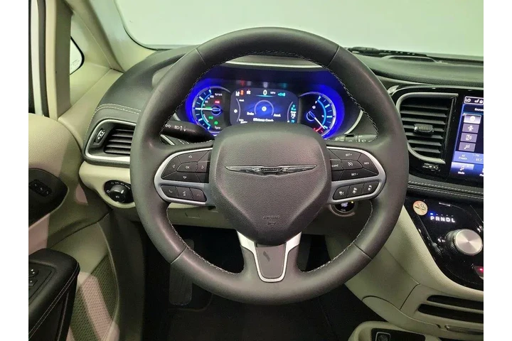 $25998 : Chrysler Pacifica Plug-In Hy image 10