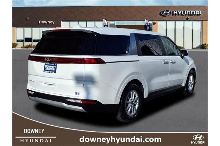 $28603 : Kia Carnival 2023 LX 4dr Min image 4