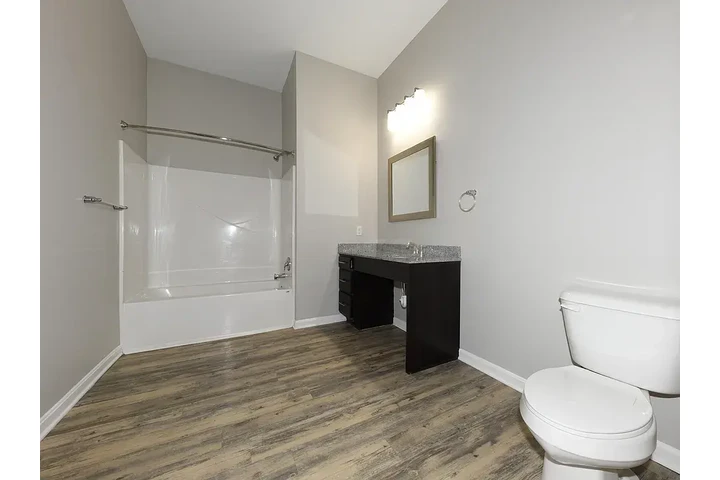 $1300 : Standard 1bd and 1 bathroom image 7