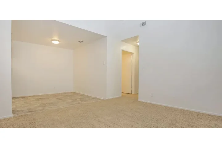 $1785 : Apartments for rent image 4