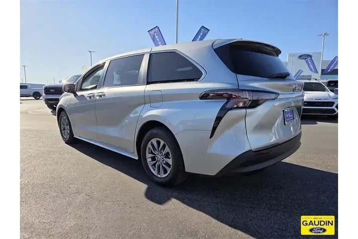 $39888 : Toyota Sienna 2024 AWD LE 8- image 5