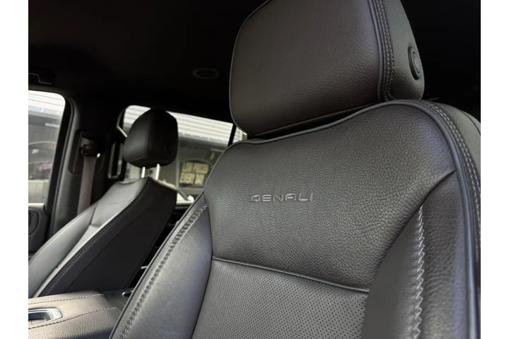 2022 GMC Yukon Denali 2WD image 8