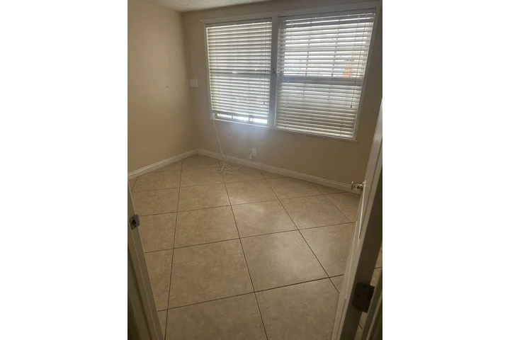 $650 : Rento recámara south el monte image 2