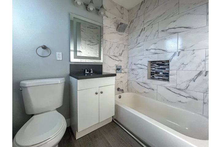 $1100 : Remodelado Apt en Huntington🏡 image 3