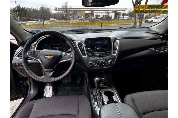 $1500 : Chevrolet / Malibu image 4