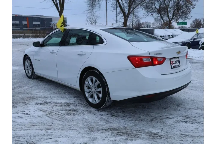 $19677 : Chevrolet Malibu 2024 LT 4dr image 7