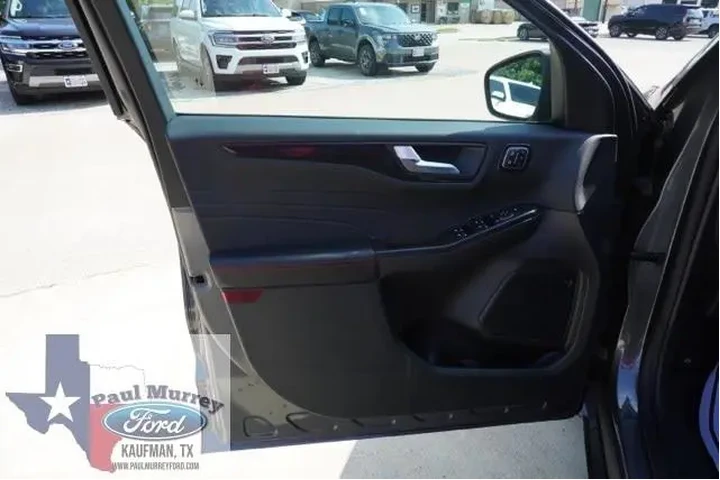 $30575 : Ford Escape 2024 AWD ST-Line image 5