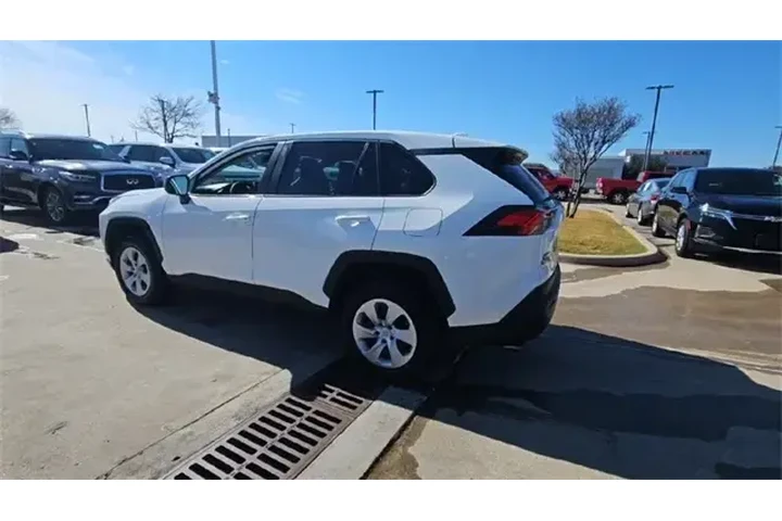 $25987 : Toyota RAV4 2024 AWD LE 4dr image 6