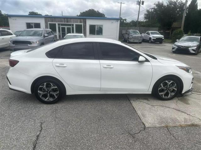 $16990 : 2020 KIA FORTE image 9