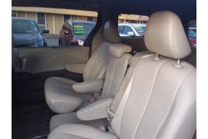 $15999 : 2014 Sienna Limited 7-Passeng image 6