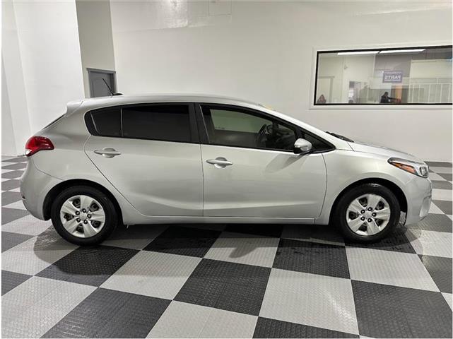 $10499 : 2017 KIA FORTE5 image 3