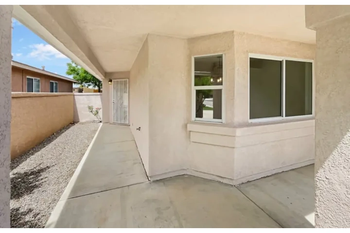 $1000 : 3 bedroom house for rent image 8