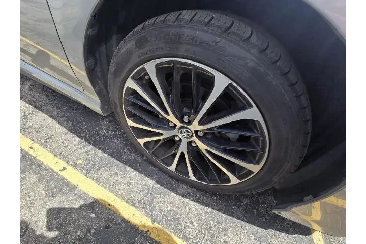 $18950 : Toyota Camry Hybrid 2018 SE image 8