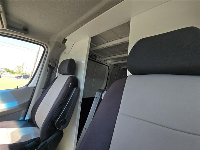 $12500 : 2010 Sprinter 2500 Cargo 144 image 8