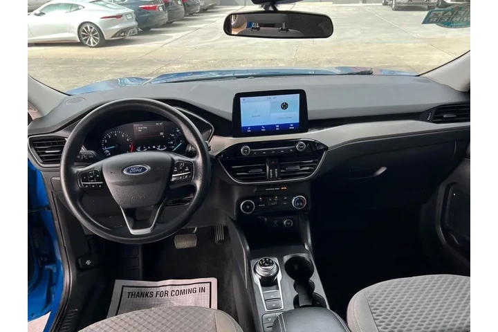 2021 Escape SE image 9