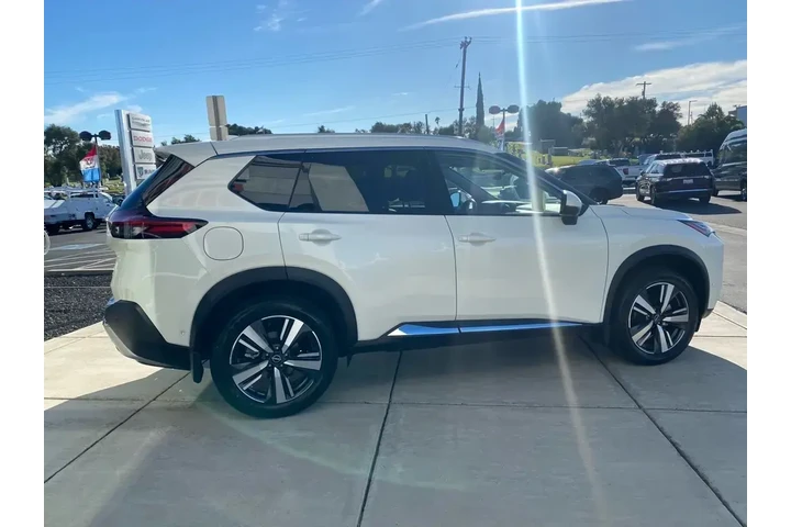 $29788 : Nissan Rogue 2023 AWD Platin image 9