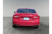$24470 : Honda Accord 2018 Sport 4dr thumbnail
