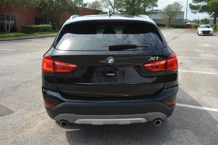 2017 BMW X1 sDrive28i image 8