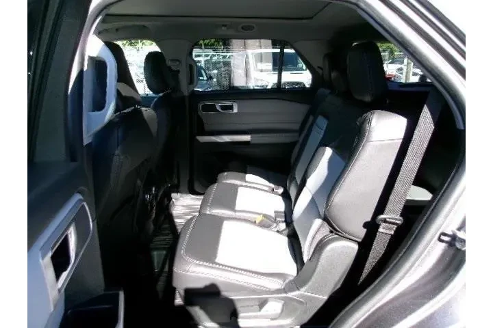 $34996 : Ford Explorer 2022 AWD XLT 4 image 8