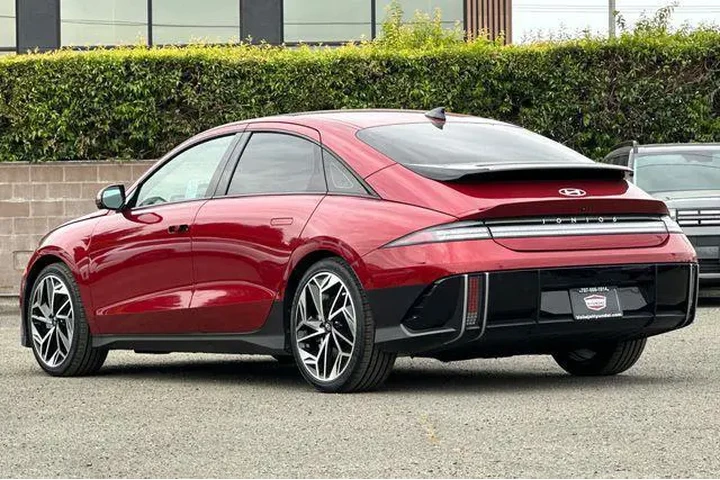 $23990 : Hyundai IONIQ 6 2023 Limited image 9