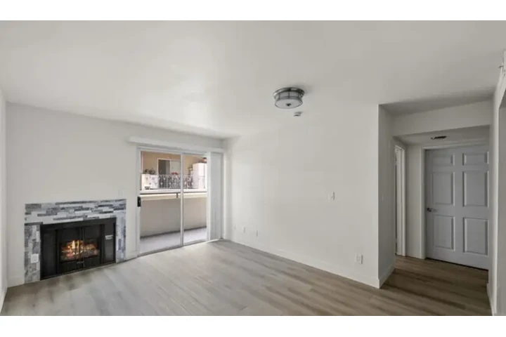 $1400 : 1 Bedroom Apt in South LA image 3