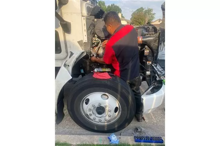 MOBILE DIESEL TRUCK REPAIR image 4