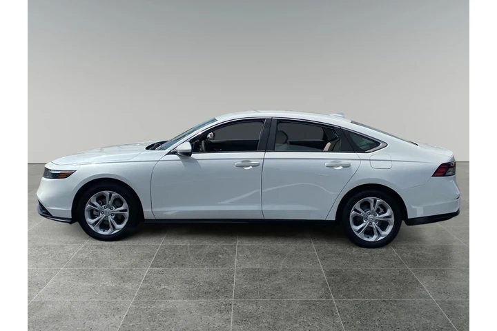 $30023 : Honda Accord 2024 LX 4dr Sed image 2