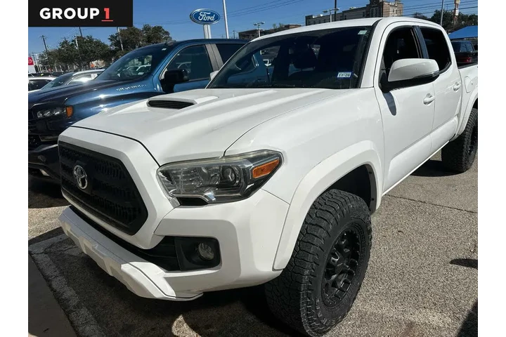 $26971 : Toyota Tacoma 2017 4x4 TRD S image 1