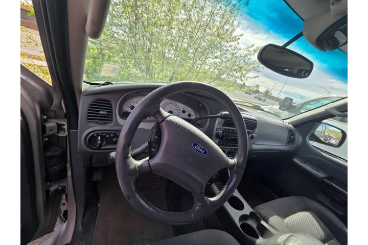 $6095 : 2005 Explorer Sport Trac image 6
