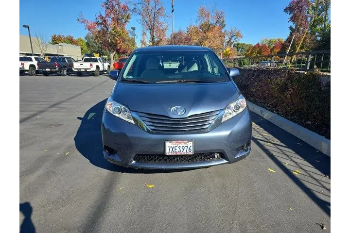 $22995 : Toyota Sienna 2017 LE 7-Pass image 2