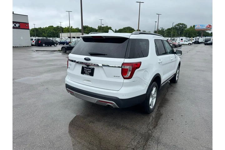 $11980 : 2017 Explorer XLT image 2