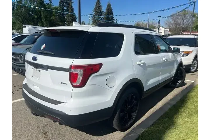 $23988 : Ford Explorer 2017 AWD XLT 4 image 3