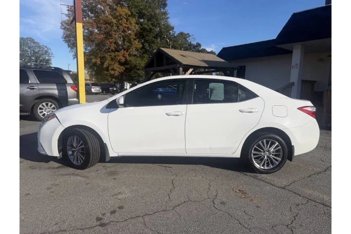 2015 Corolla L image 3