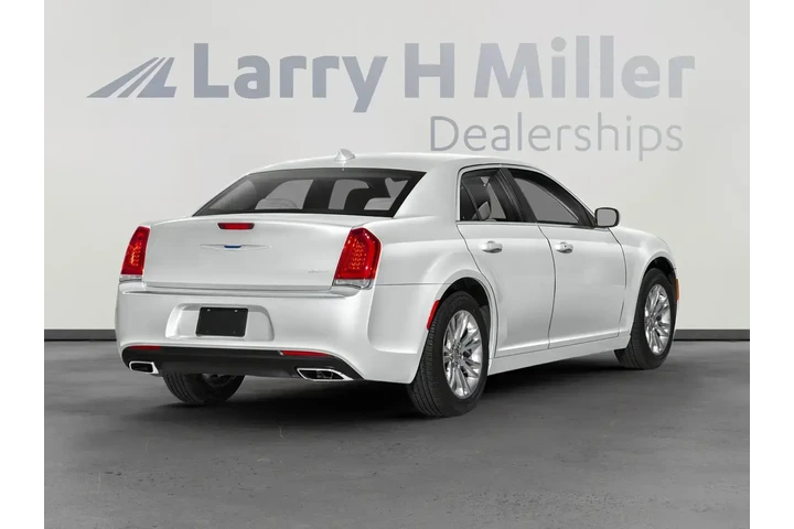 Chrysler 300 2022 S V6 4dr S image 2