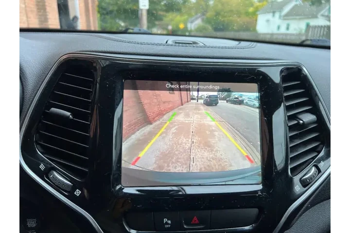 $17200 : 2019 Cherokee Limited image 5