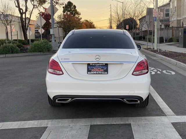 $15988 : 2017 C 300 Sedan with Luxury image 7