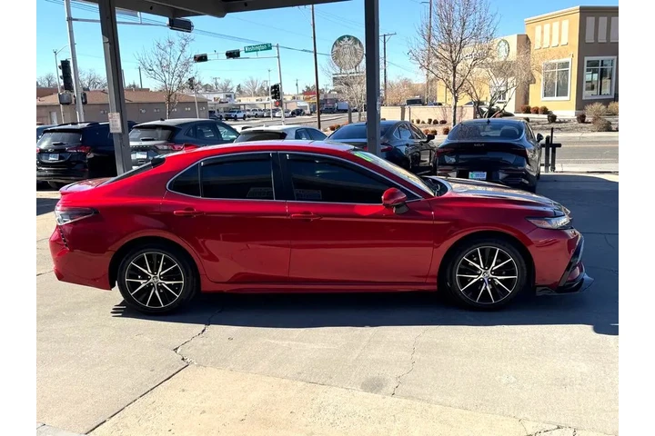 2021 Camry SE image 4