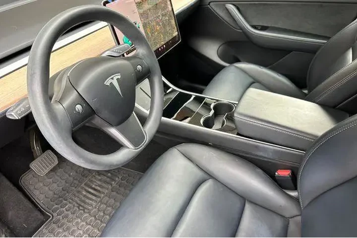 $28080 : Tesla Model Y 2020 AWD Long image 4